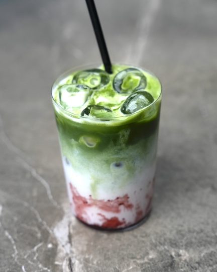 Ice Matcha Latte (Strawberry)